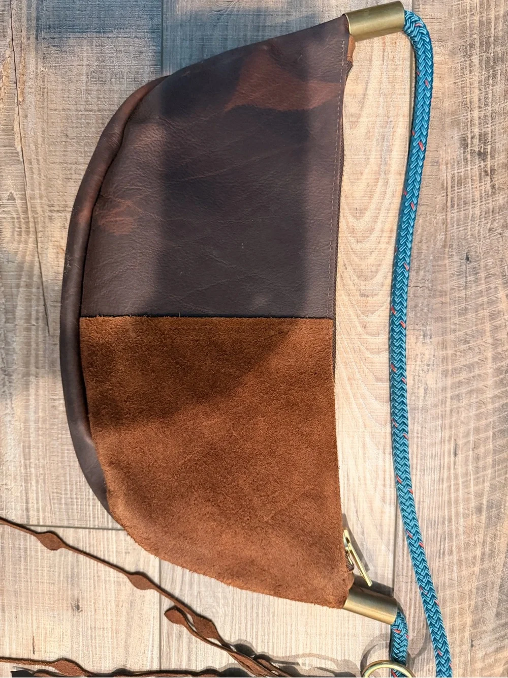 Gorgeous Wildwood Oyster Co. sling with turquoise blue strap. Like new. - Picture 3 of 6
